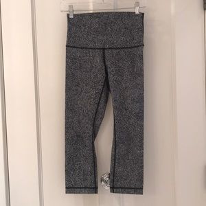 Lululemon Crop Wunder Under 6